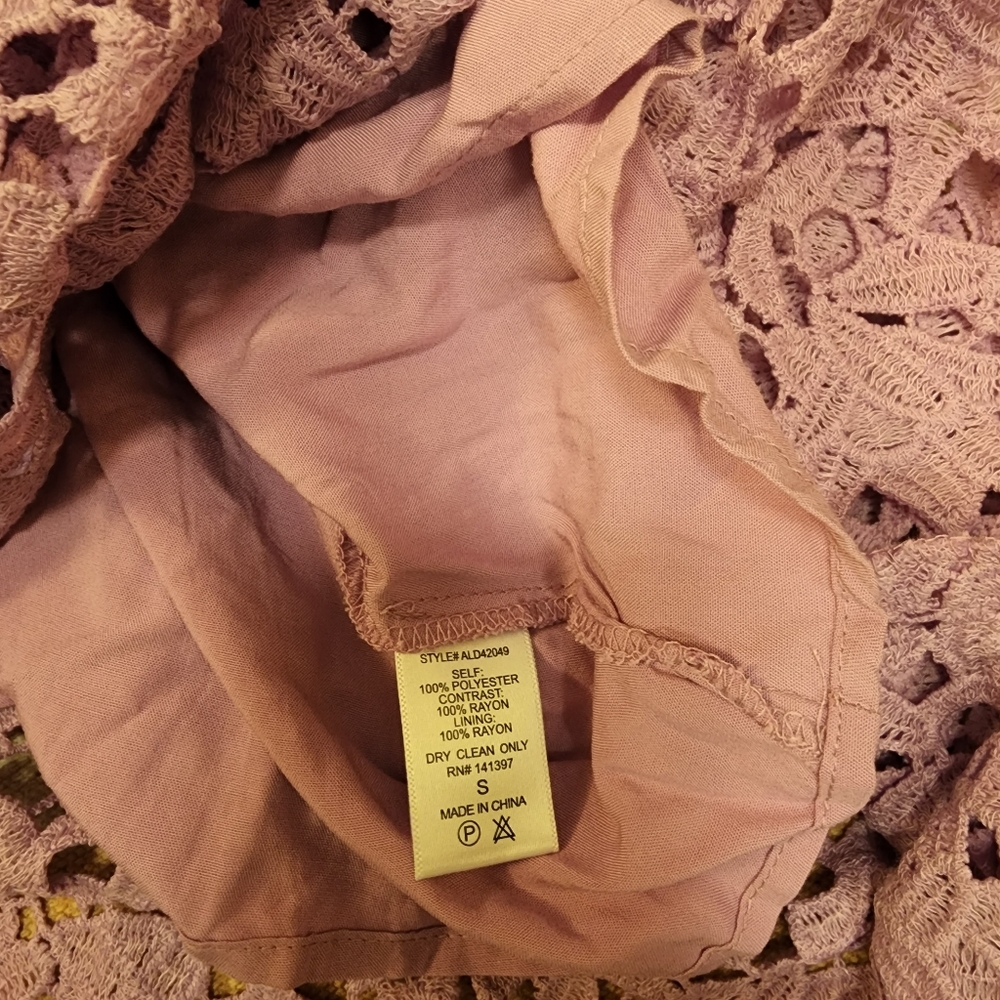 ASTR Lace Dress - Picture 14 of 15